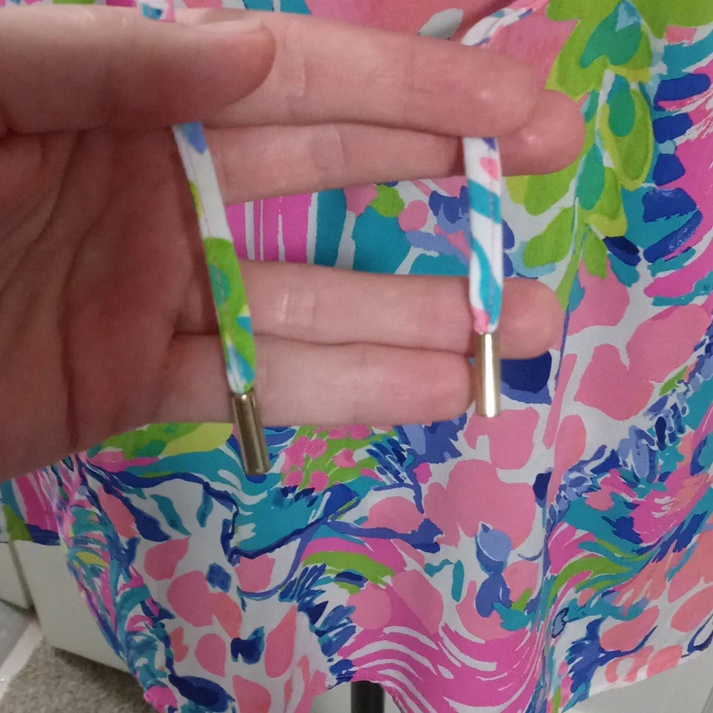 🔴SOLD🔴🦒VERY HTF Lilly Pulitzer🦒 - Willa Top - Picture 9 of 16